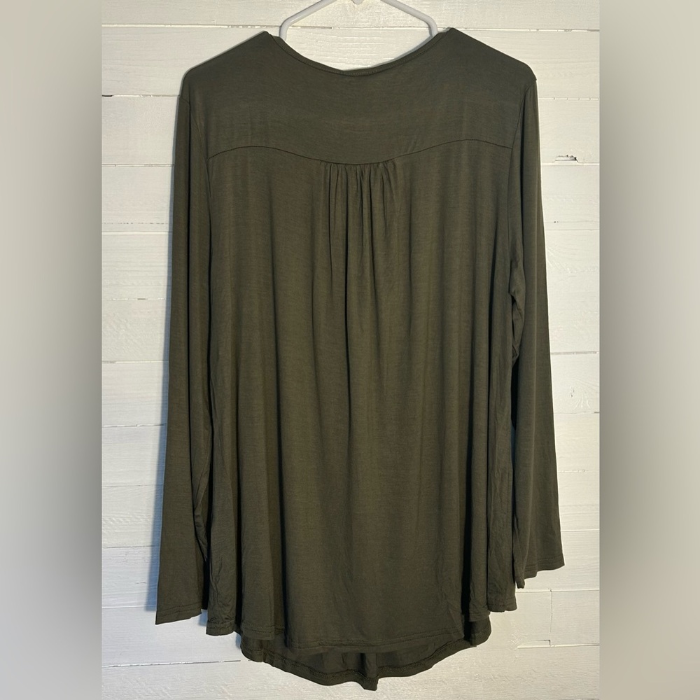NWT Aamilife Womens Plus size 2x, olive green, laser cut lace at neckline. - Picture 4 of 8